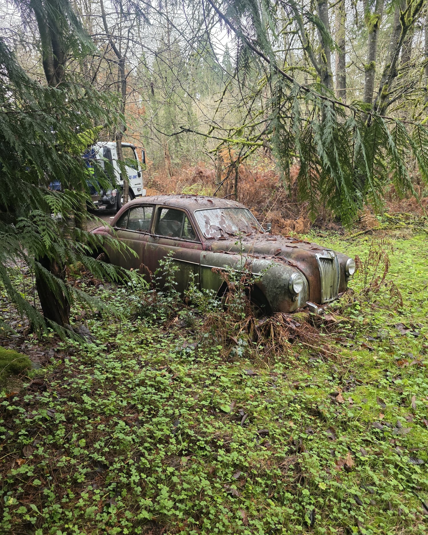 Tow away old car and scrap vehicle pickup