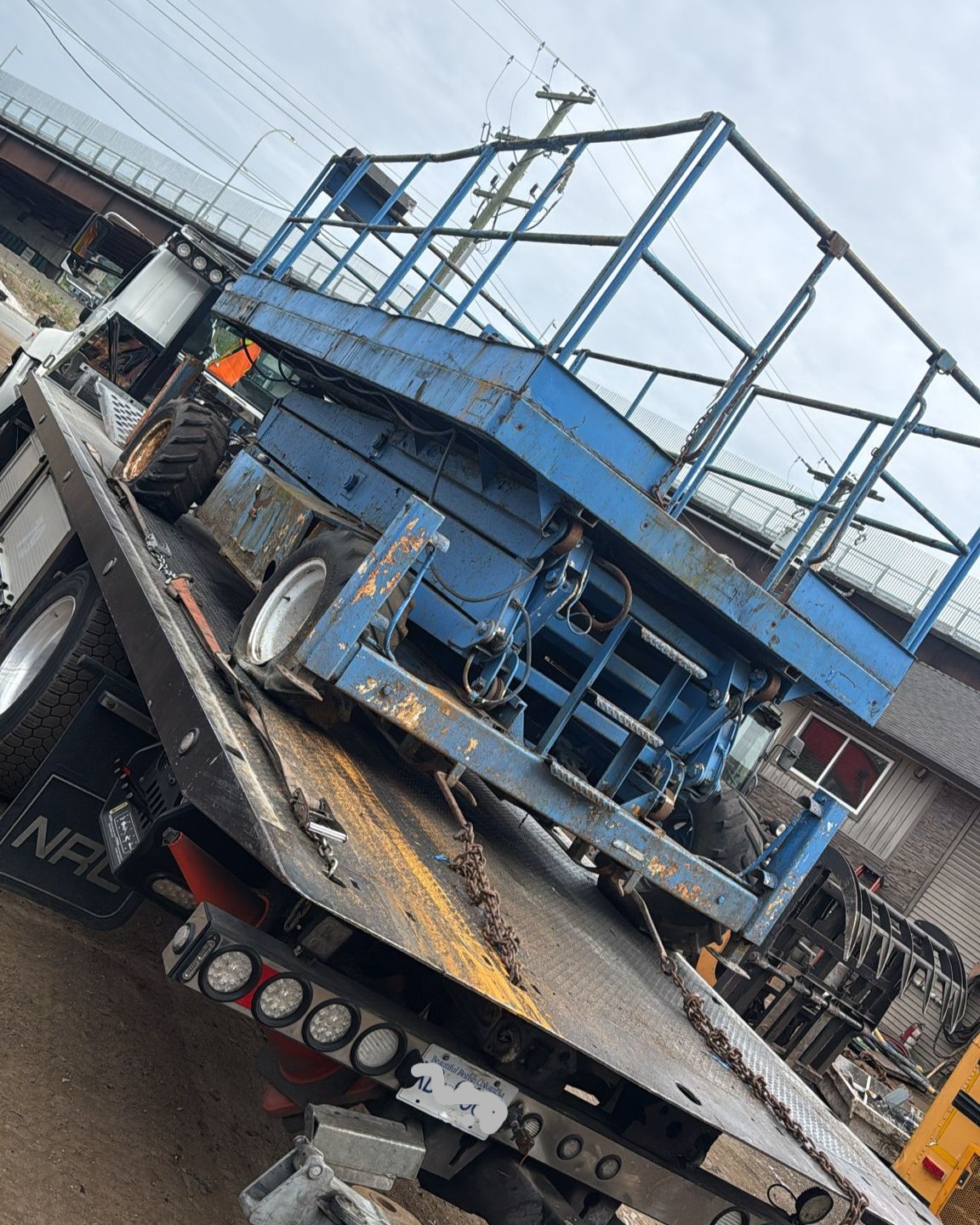 Vehicle recycling and auto salvage pickup